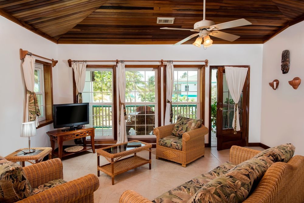 Banyan Bay Suites Сан-Педро Экстерьер фото