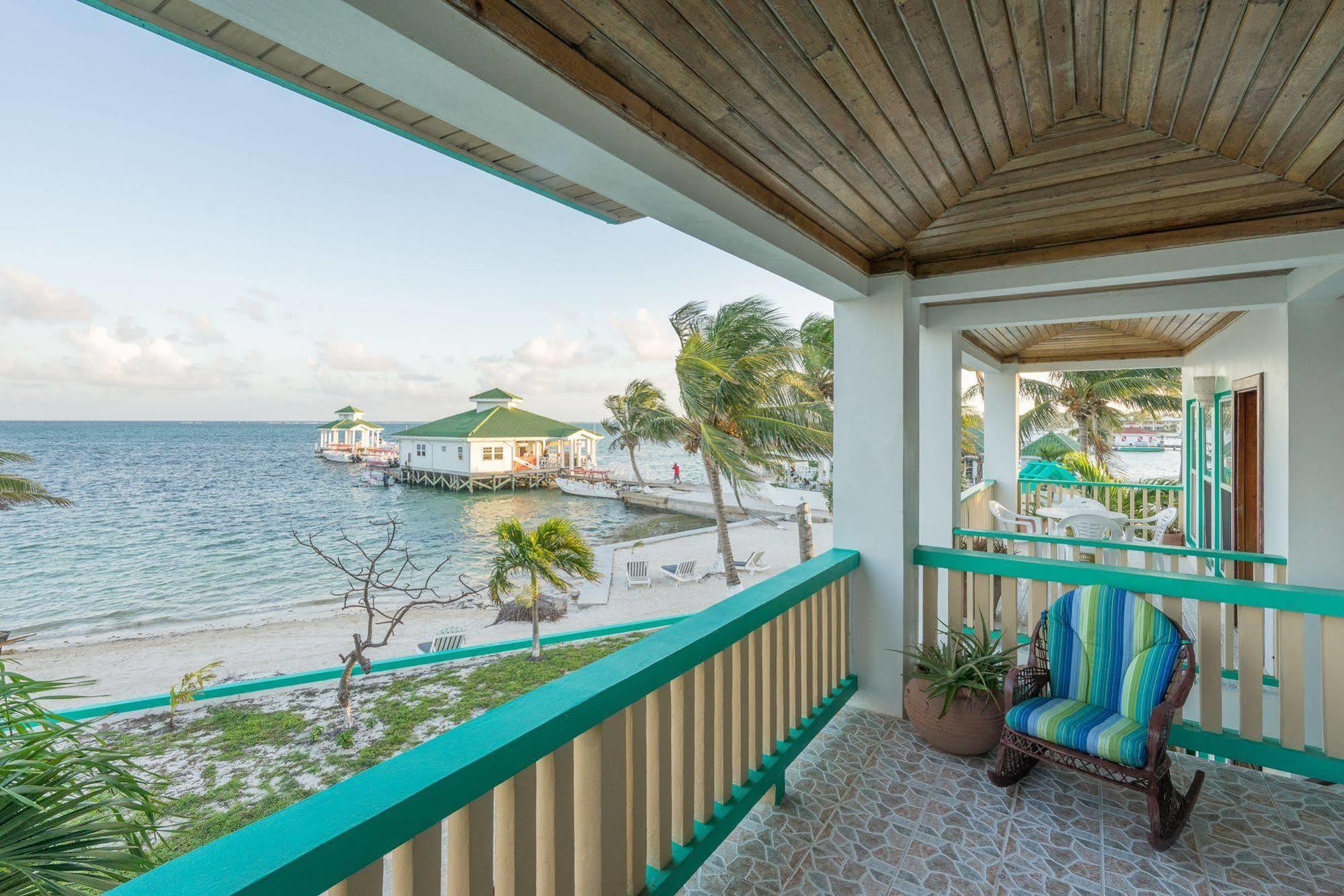 Banyan Bay Suites Сан-Педро Экстерьер фото